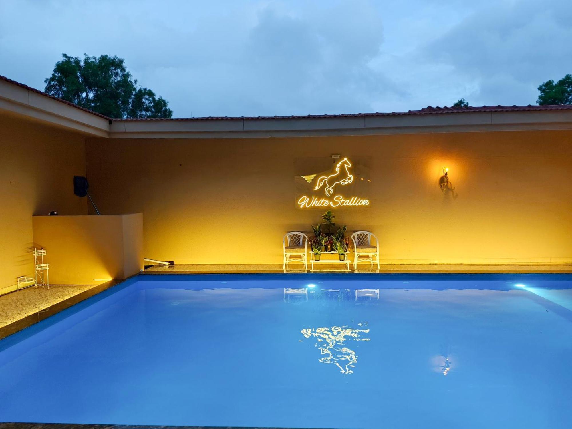 White Stallion Villa Лонавала Екстериор снимка