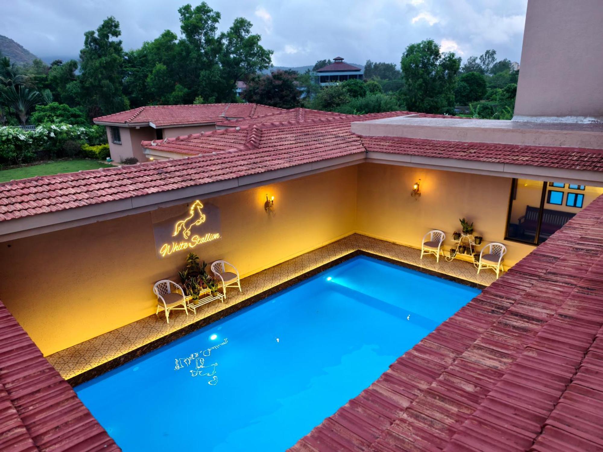 White Stallion Villa Лонавала Екстериор снимка